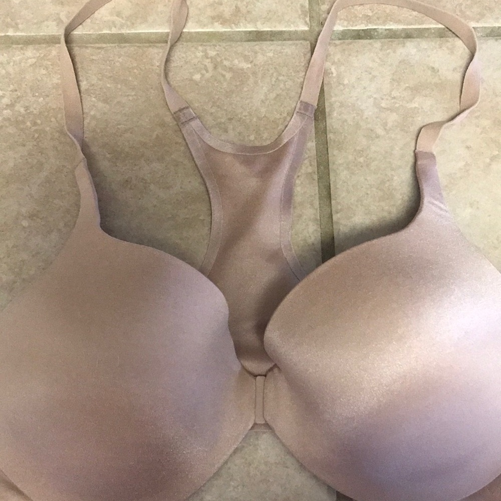 32D Victoria’s Secret bra
